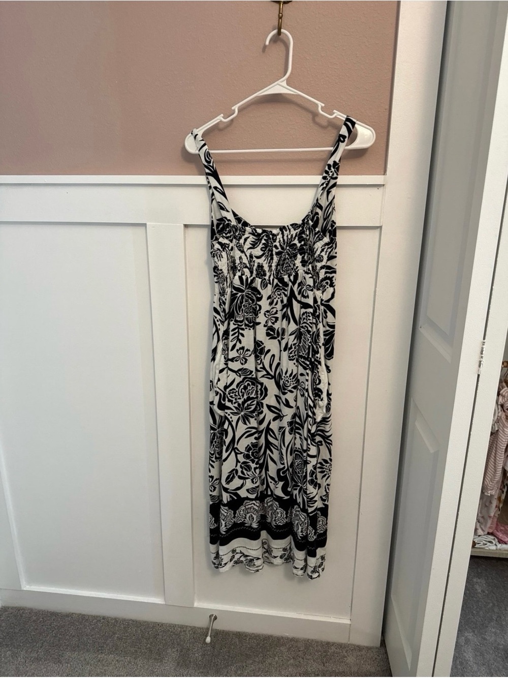 Knox Rose Black and White Floral Midi Dress